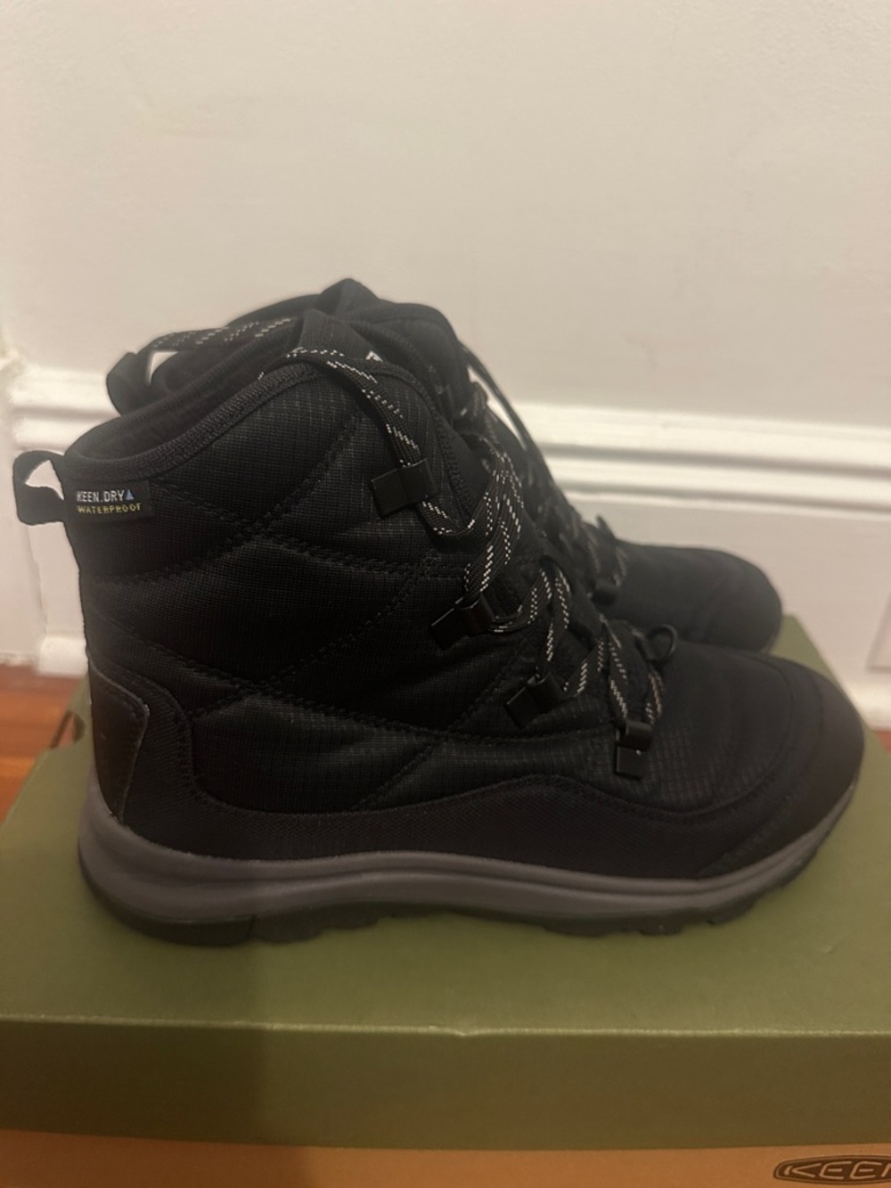 KEEN Black Women's Winter Lace-Up Boots - Picture 2 of 4